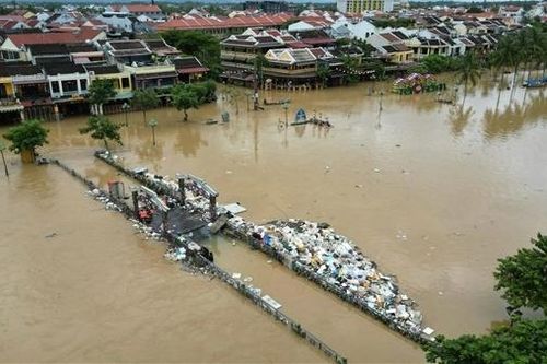 'Nước rút đến đâu, dọn đến đó' – Hội An đồng lòng khôi phục phố cổ sau lũ dữ
