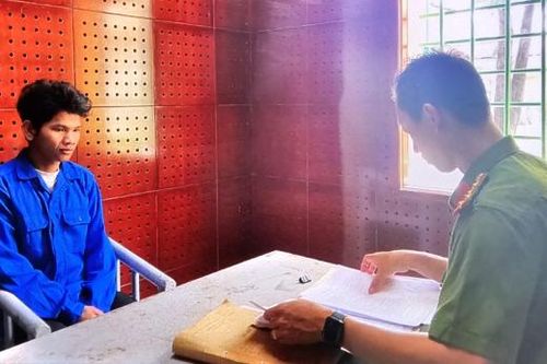 'Đạo chích' mang 6 tiền án ra đầu thú sau khi gây án