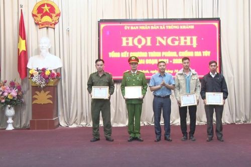 Trùng Khánh khen thưởng 7 tập thể, cá nhân trong thực hiện Chiến lược quốc gia phòng, chống ma túy giai đoạn 2021 - 2025