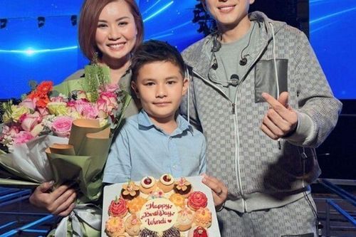 Đan Trường mừng sinh nhật vợ cũ, khoác tay nhau như một gia đình bảo sao được khuyên 'nối lại tình xưa'