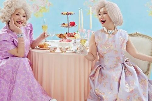 Không thể tin nổi, ở tuổi trung niên, Hồng Đào - Việt Hương 'lột xác' thành fashionista sang chảnh