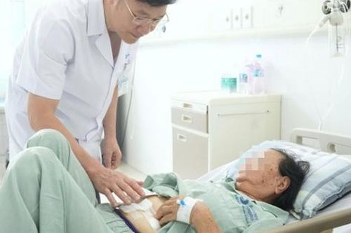 Kéo dài tuổi thọ cho người bệnh cao tuổi mắc ung thư dạ dày kèm nhiều bệnh lý nền nghiêm trọng