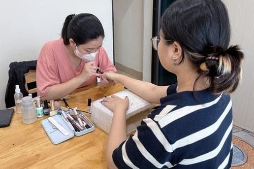 Không cần ra spa, dịch vụ làm đẹp di động đang 'lên ngôi' giữa thời đại tiện ích