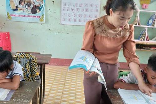Gieo chữ miền biên viễn: Hành trình của lòng kiên định và yêu thương- Bài 1: Ánh sáng từ con chữ