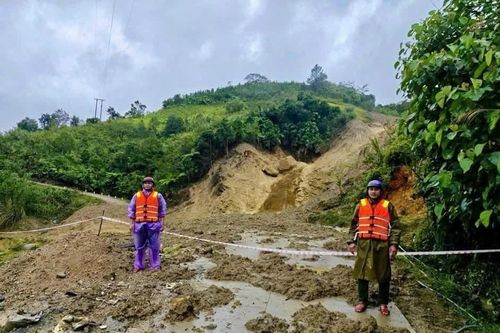 Đà Nẵng: Công bố tình huống khẩn cấp, khắc phục hạ tầng giao thông sau mưa lũ