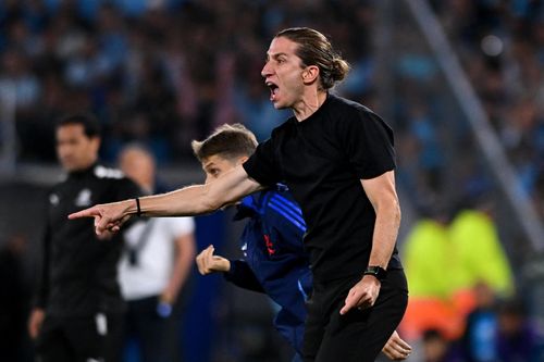 Một bước nữa để Filipe Luis đi vào lịch sử