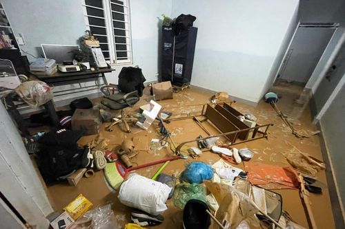 Đi cứu hộ lũ về, chàng trai sốc vì nhà trọ ngập, thiệt hại 150 triệu