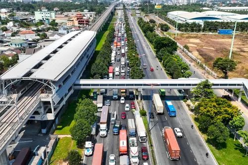 Vị trí 8 thang máy được lắp tại 7 cầu vượt bộ hành ga metro số 1