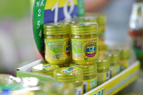 Người Việt chi 13,5 tỷ đồng mua dầu hít Hong Thai