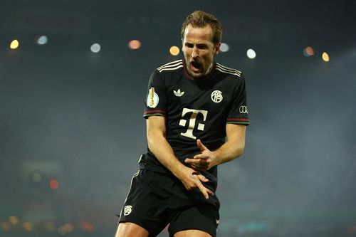 Kane có khởi đầu 'điên rồ', vượt mặt Ronaldo - Messi