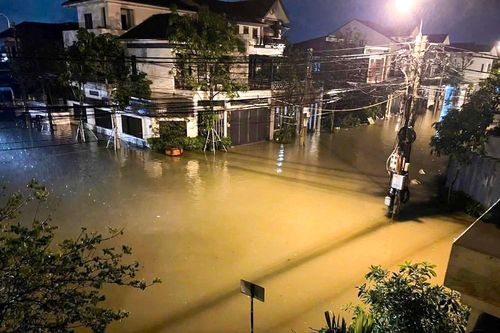 Hà Tĩnh: Gần 3.000 hộ ở Cẩm Duệ ngập sâu, nước lũ dâng gần 2m