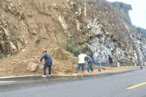 Đảm bảo lưu thông tại điểm sạt lở đèo An Khê
