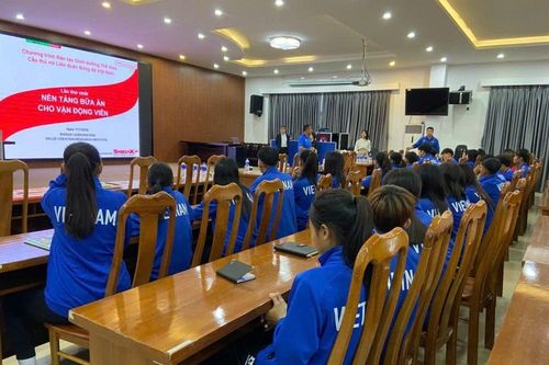 Bóng đá Việt Nam chú trọng dinh dưỡng cho cầu thủ trẻ