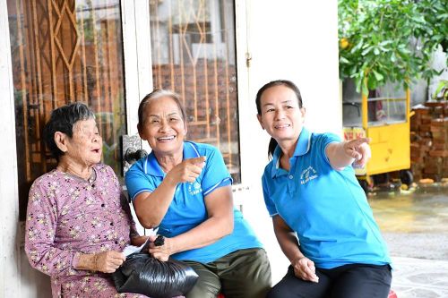 Những 'bông hoa' tỏa hương giữa đời thường
