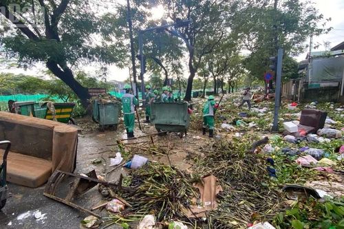 Toàn thành phố Huế tổng vệ sinh sau lũ lụt