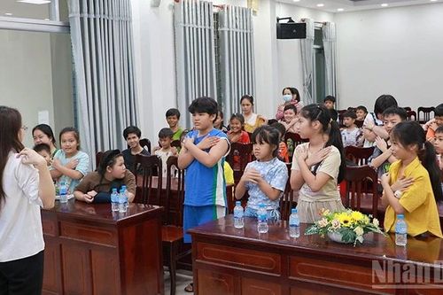 Đồng Tháp: Tập huấn chăm sóc sức khỏe tâm thần cho trẻ em, trẻ mồ côi