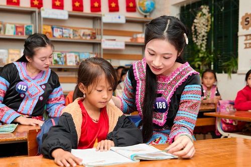 Thí sinh Hoa hậu Du lịch Dân tộc Việt Nam giao lưu và tìm hiểu văn hóa bản địa ở Mộc Châu