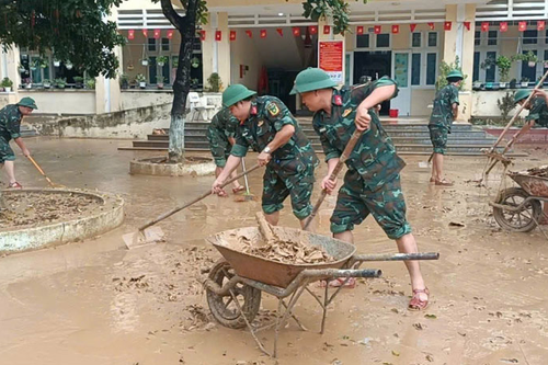Nỗ lực giúp nhân dân vùng lũ