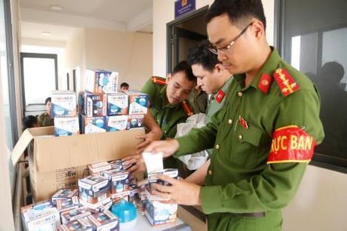 Bạn đọc Chuyên đề Công an TP Đà Nẵng hỗ trợ người dân vùng lũ