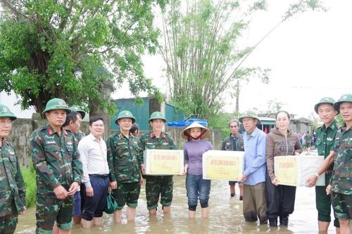 Quân khu 4 kiểm tra công tác ứng phó với mưa lũ tại Hà Tĩnh