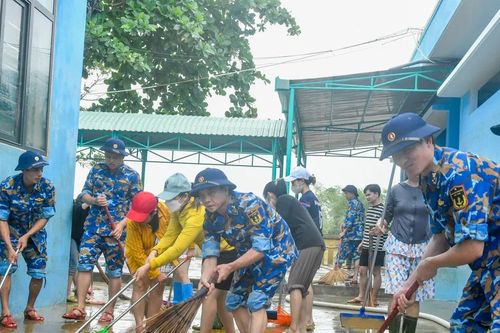Để nụ cười trở lại trên khuôn mặt thầy cô