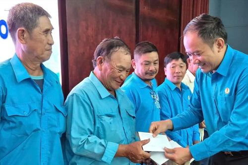 Tiếng nói công nhân gửi tới Đại hội XIV