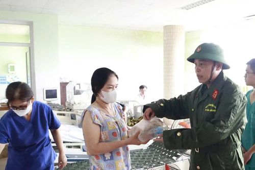 Lực lượng vũ trang sát cánh cùng nhân dân Đà Nẵng khắc phục hậu quả mưa lũ