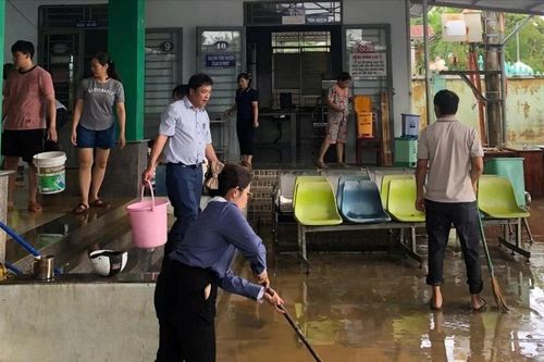 Ngành Y tế Đà Nẵng khẩn trương vệ sinh môi trường, phòng dịch sau lũ