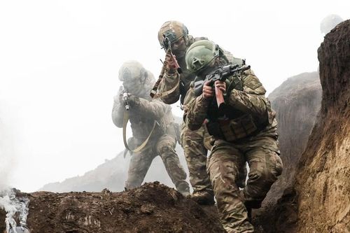 Pokrovsk bị bao vây, quân Ukraine phòng thủ thành 'rùa trong bình'