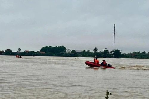 Phát hiện thêm một thi thể người dân bị nước lũ cuốn ở Huế