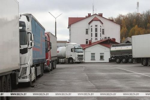 Hàng nghìn xe tải bị 'giữ làm con tin' giữa căng thẳng Lithuania-Belarus