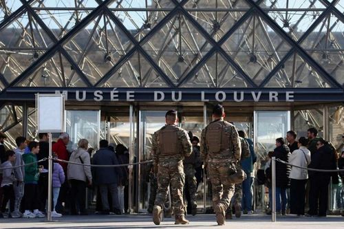Điều tra vụ trộm ở Bảo tàng Louvre: Hệ thống an ninh lỗi thời, camera 'quay nhầm hướng'