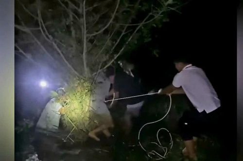 Tổ trưởng an ninh ở Gia Lai lao xuống dòng nước xiết cứu người trong đêm