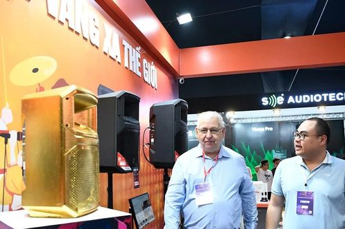Âm thanh – ánh sáng hội tụ tại PLASE SHOW HÀ NỘI 2025