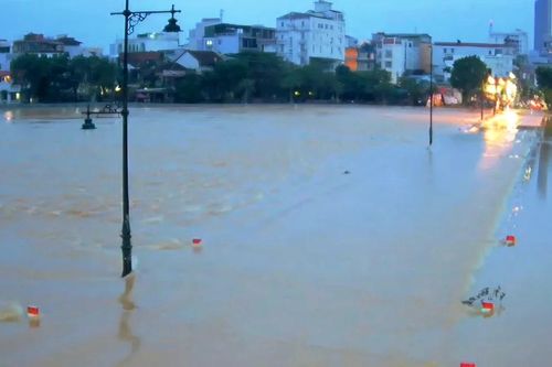 Sau mưa lũ lịch sử, Huế đối mặt đợt mưa rất lớn