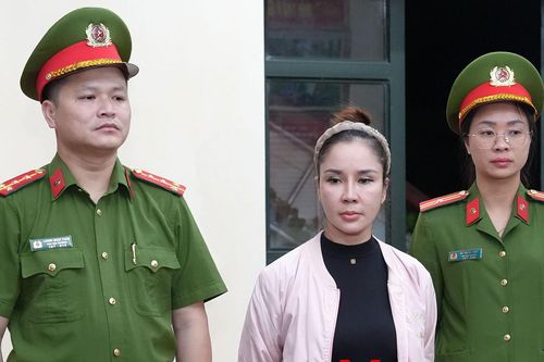 Nữ hiệu trưởng Doãn Thị Lệ Xuân có thể đối diện với mức án nào?