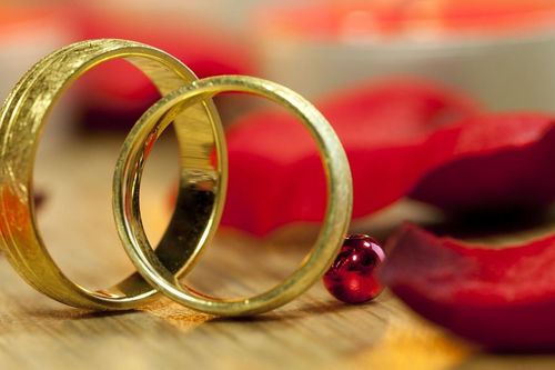 Vì 3 cây vàng cưới, mẹ chồng giận con dâu suốt nhiều năm
