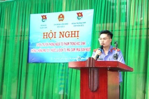Chi đoàn VKSND khu vực 2, tỉnh Bắc Ninh tuyên truyền pháp luật tại Trường THPT Hiệp Hòa số 2