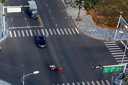 Quy tắc nhường đường tại ngã tư không có vòng xuyến?