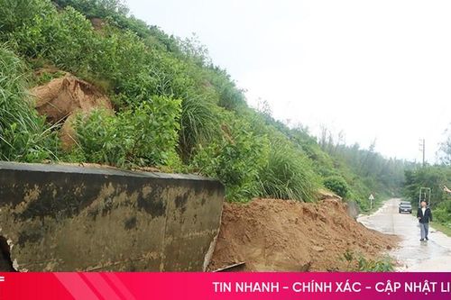 Tuyến đường quốc phòng ven biển qua Cẩm Trung liên tiếp sạt lở