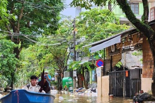 Nước sông Hương đang lên, nguy cơ ngập lụt trở lại ở thành phố Huế
