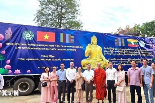 Lễ cung nghinh đại tượng Phật bằng đồng tới chùa Đại Phước Việt Nam ở Myanmar