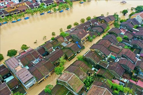 Sự kiện nổi bật tuần từ 27/10 - 1/11: Miền Trung gồng mình chống lũ lụt