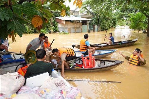 Giữa thiên tai vẫn xin nhường cho người khó khăn hơn