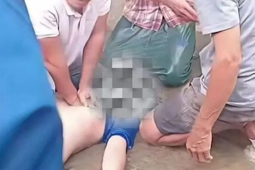 Đi ra chợ, 2 người bị điện giật thương vong