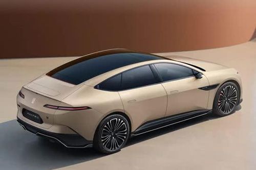 Xe sedan công suất 539 mã lực, nội thất sang chảnh, giá gần 1 tỷ đồng