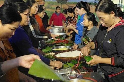 Hà Tĩnh: Hội LHPN xã Mai Hoa gói gần 1.500 bánh chưng gửi đồng bào vùng lũ