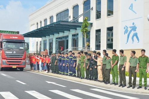 Khoảng 1 tỷ đồng hỗ trợ đồng bào các tỉnh miền Bắc, Trung bị thiệt hại nặng do thiên tai