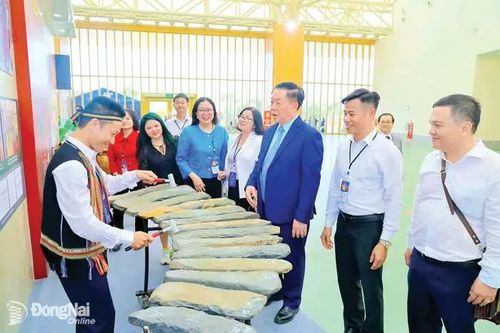 Ngân vang tiếng đàn bảo vật quốc gia