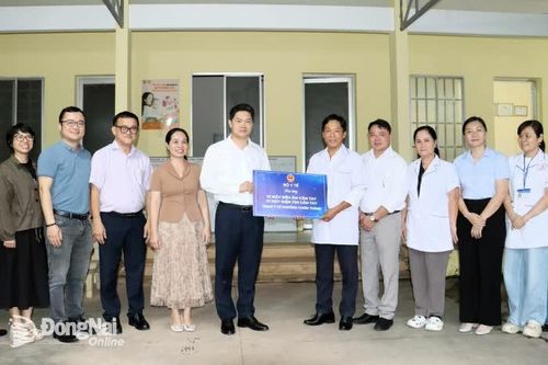 Thứ trưởng Thường trực Bộ Y tế Vũ Mạnh Hà thăm và làm việc tại Đồng Nai